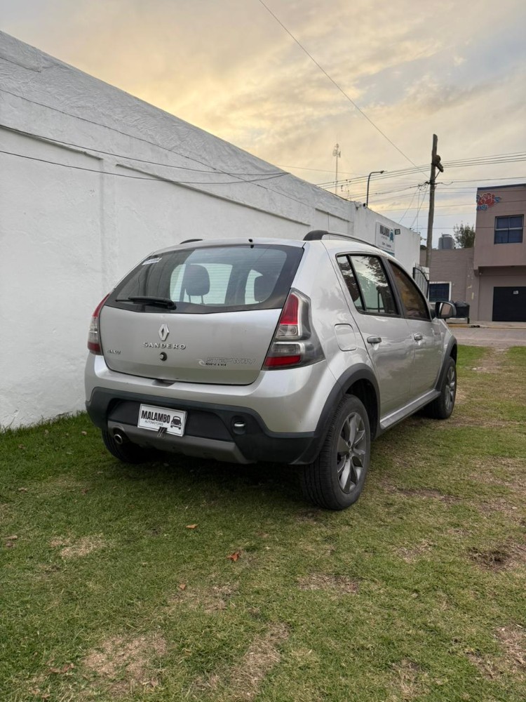 Renault Sandero Stepway Rip Curl 1.6 con GNC — foto 6